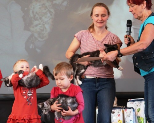 Kinder zu Kindern, auch bei der Siegerehrung